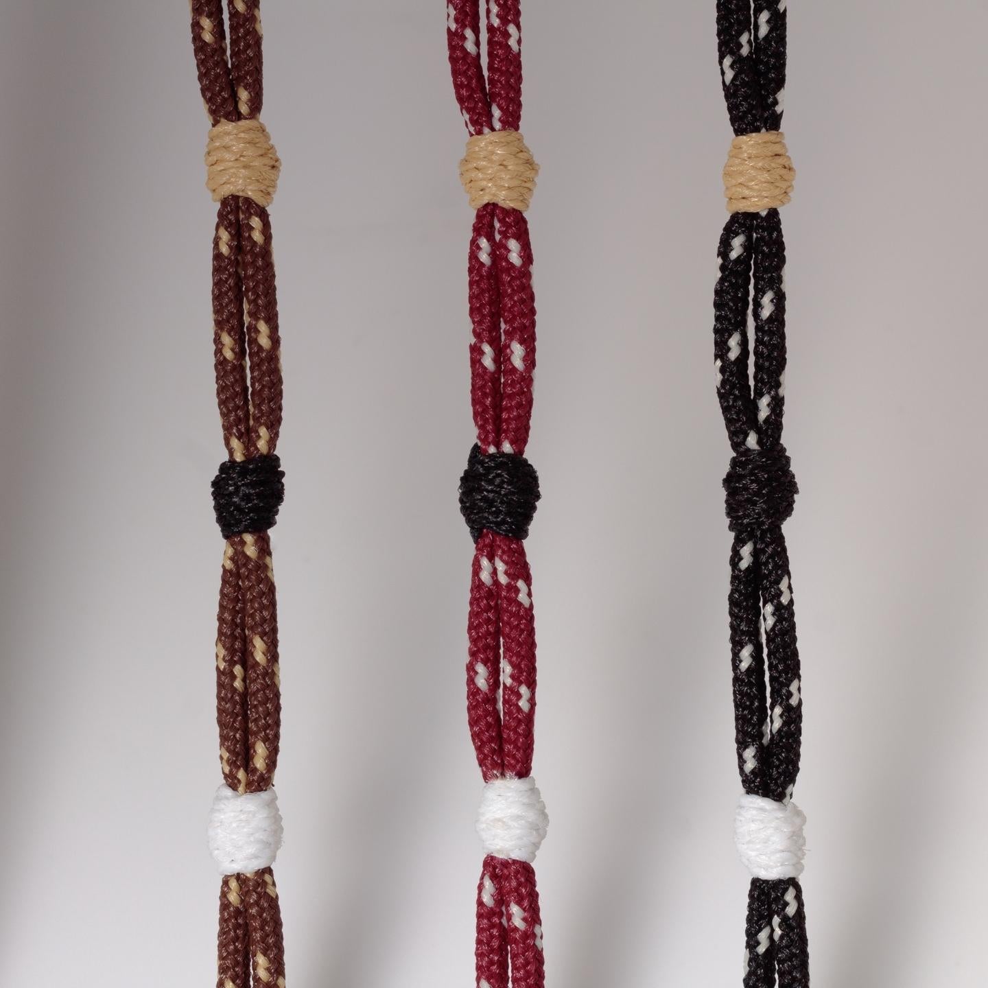 Détail des couleurs de cordons du bracelet Vespun