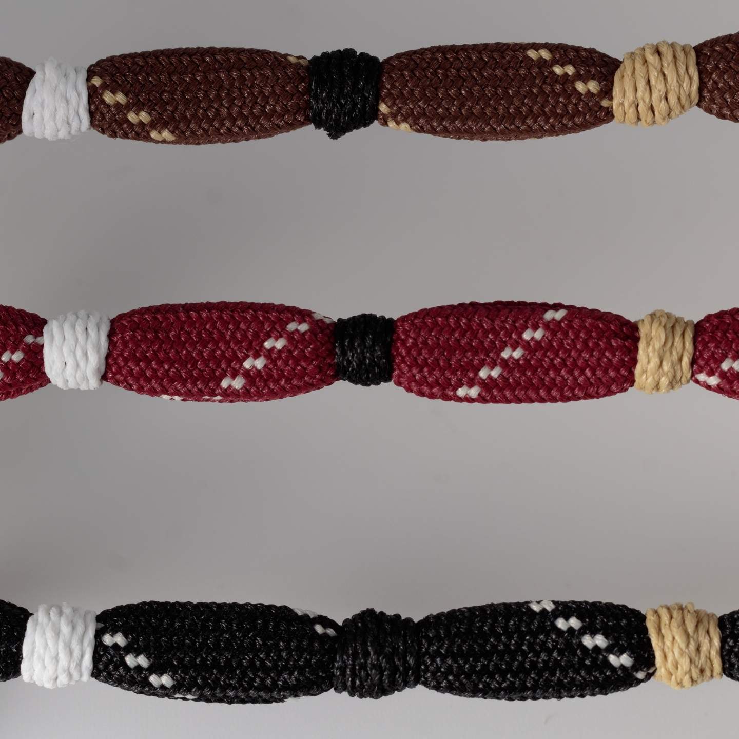 Détail des couleurs de cordons du bracelet Vespun