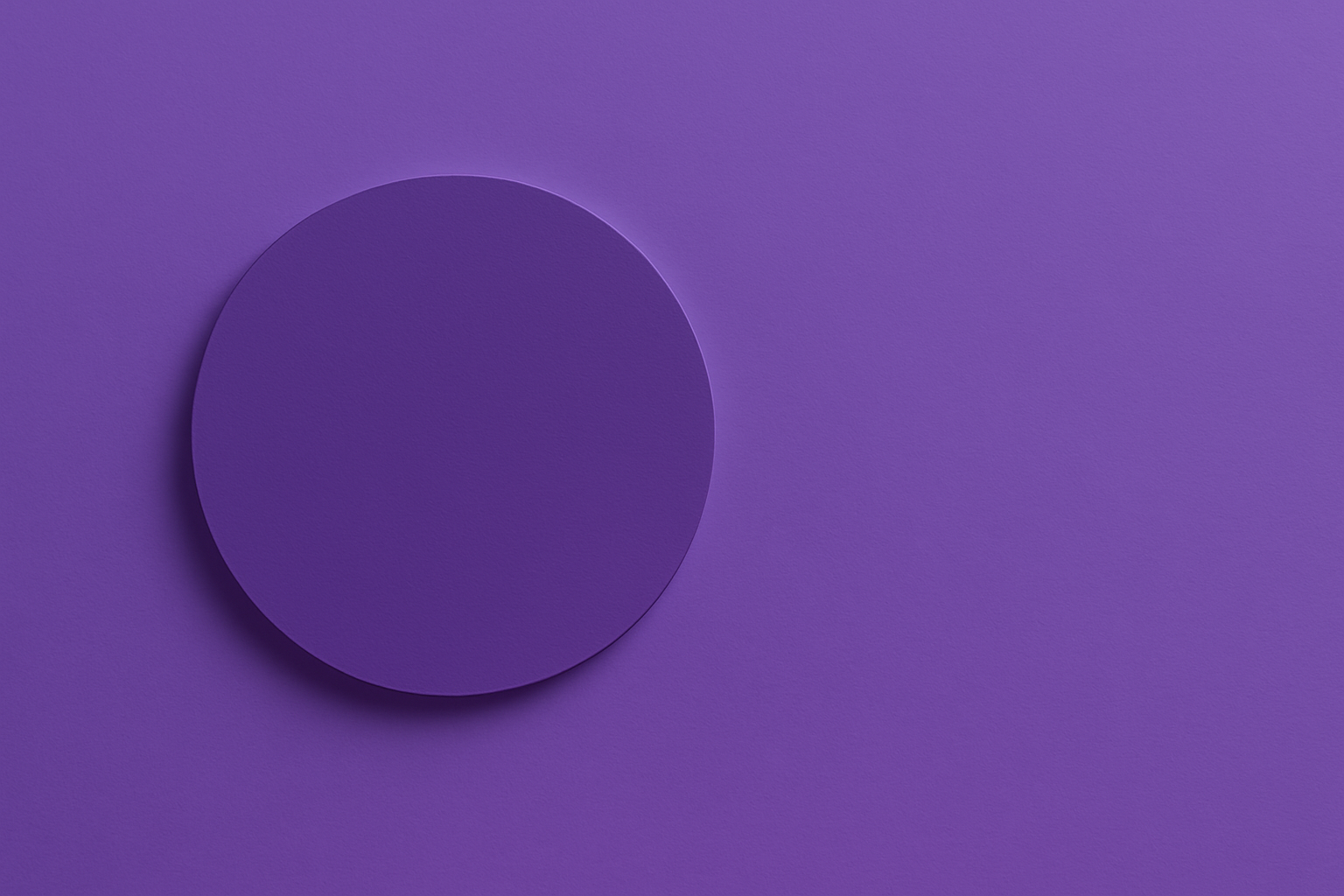 Fond violet contemporain exprimant la sagesse, la réflexion et la créativité raffinée selon Vespun.